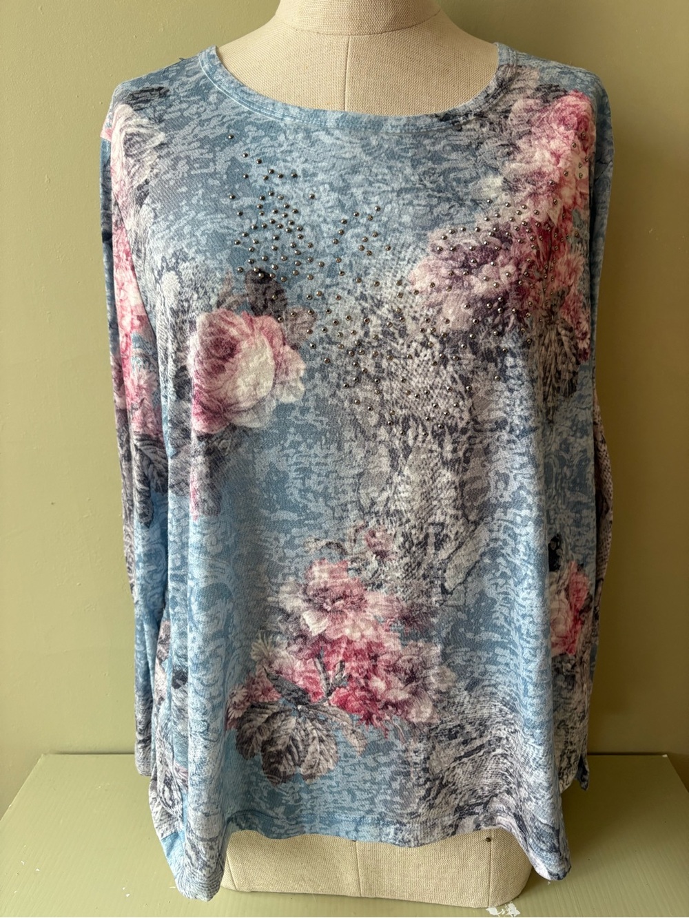 Northern Reflections Blue Floral Rhinestone Pullover Tunic XL